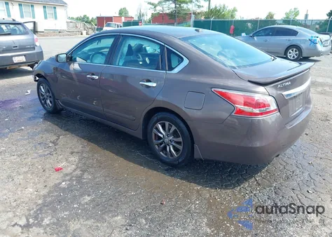 2015 Nissan Altima 2.5 S z USA, uszkodzony, nr VIN 1N4AL3AP4FC581833